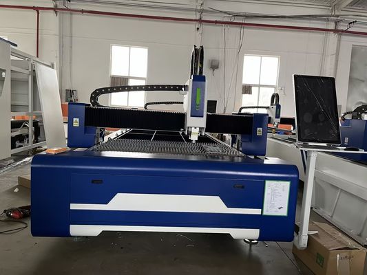 GX-3015E Machine à découper les métaux au laser CNC 20 mm Épaisseur de coupe 120 m/min refroidissement par eau