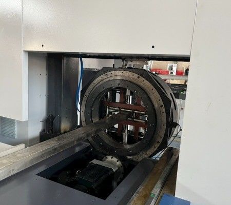 GONXING 3d Auto Focus Tube Tube Coupe laser métallique en acier Machine CNC avec YYC-Taiwan Rack de coupe d'engrenage épaisseur de 20 mm