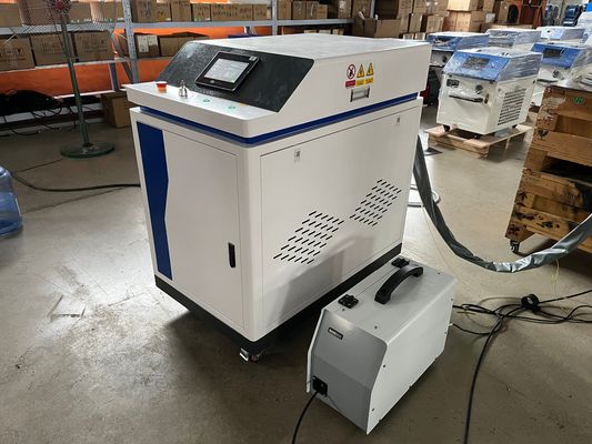 Salons de réparation de machines 1kw 1.5kw 2kw soudage de moules à lettres métalliques machine de soudage à laser à fibre optique portative avec longueur d'onde 1064nm