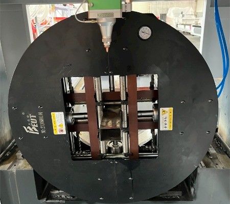 Machine de découpe laser à fibre de tube de haute précision 6020 avec soupape de commande N2 SMC-Japon et configuration à 3 axes par GONXING