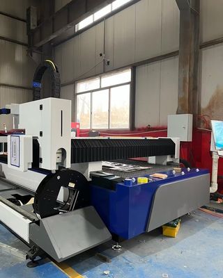 Machine de découpe de tubes à fibre laser à 4 axes 1000W 1500W 3000W 6000W 12000W pour l'aluminium métallique