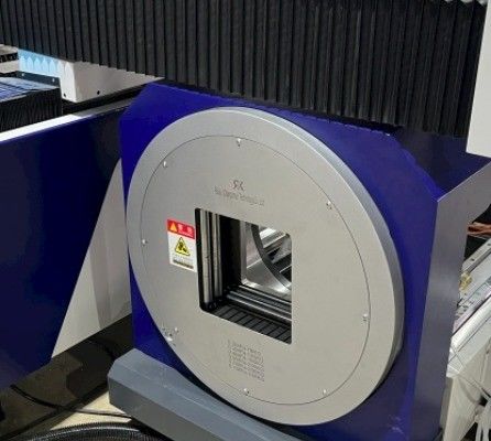 Raytools Laser Head 0,05 mm précision de positionnement Plateforme de navette métallique Machine de découpe laser à fibre pour tube de tôle métallique