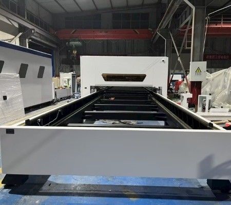 Machine de découpe laser à fibres métalliques 3-6KW/8KW/12000W/20000W certifiée CE avec et Fuji/Delta/INOVANCE/Yasukawa Servo Motor