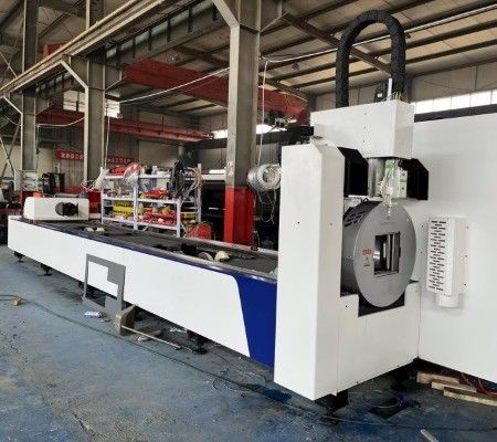 Précision de repositionnement de la source laser 0,03 mm Autofeeder Machine de découpe de tube laser CNC pour petits tubes
