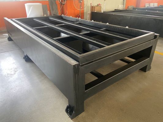 Ventilateur de commande d'oxygène haute stabilité 6kw 3015 machine de découpe laser à fibre pour tôle métallique en acier fer