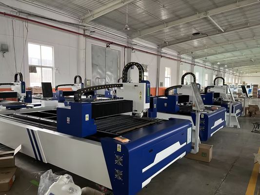 Ventilateur de commande d'oxygène haute stabilité 6kw 3015 machine de découpe laser à fibre pour tôle métallique en acier fer